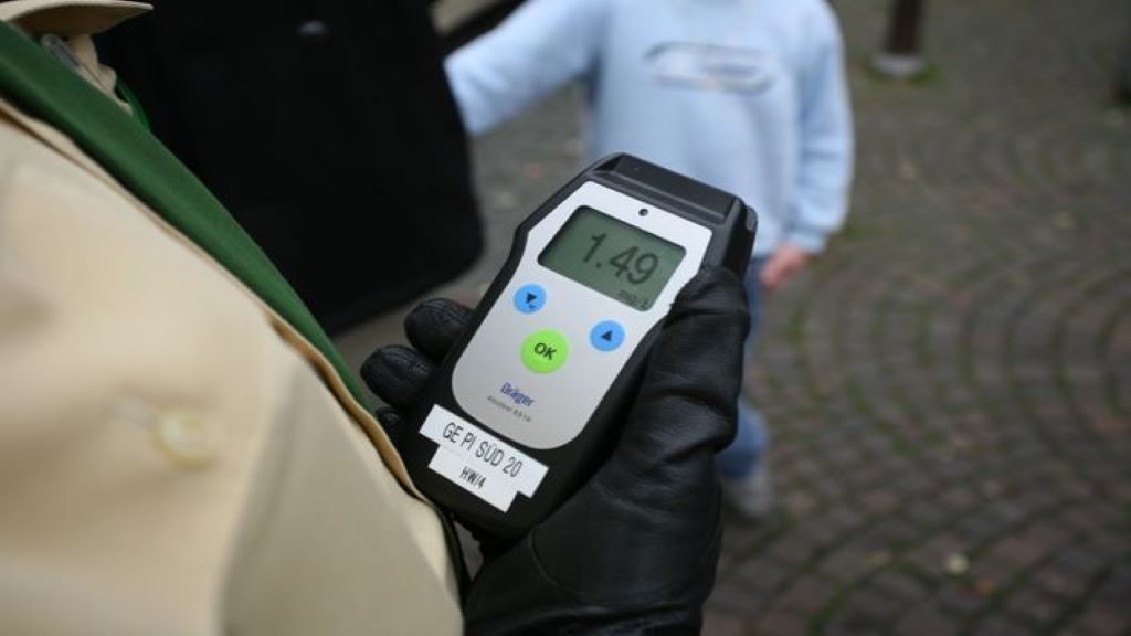 Κύπρος: Η Επίτροπος Νομοθεσίας δέχεται πιέσεις για παραίτηση επειδή εντοπίστηκε να οδηγεί υπό την επήρεια αλκοόλ