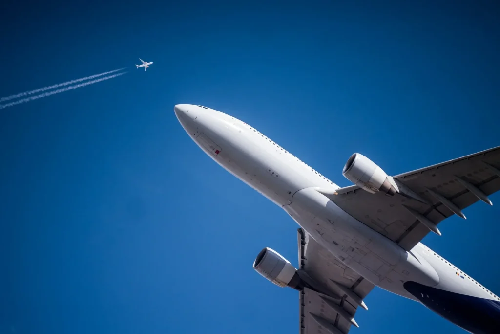 Αναγκαστική προσγείωση αεροσκάφους στο Ηράκλειο – Ηλικιωμένος έπαθε έμφραγμα εν πτήσει