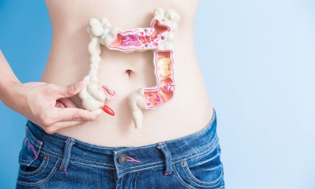 Απόφραξη εντέρου: Τα συμπτώματα αν είναι στο παχύ ή το λεπτό έντερο