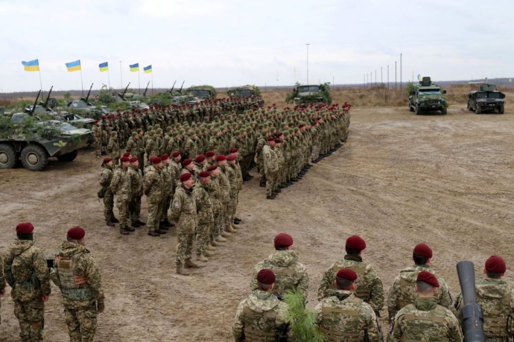 Η Ουκρανία περνά σε «ενεργητική άμυνα» ενόψει ρωσικής επίθεσης λένε οι FT
