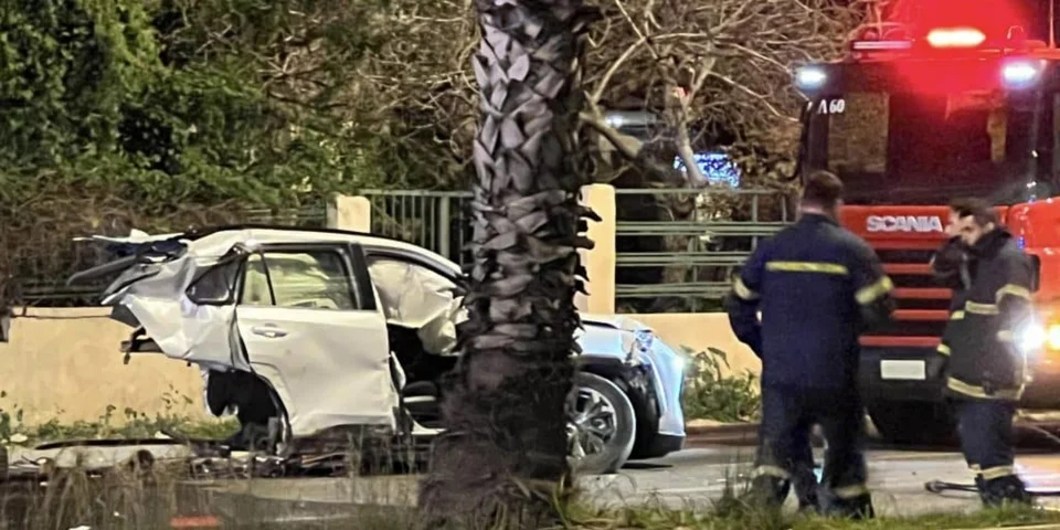 Σοβαρό τροχαίο δυστύχημα στη λεωφόρο Βουλιαγμένης – Δύο νεκροί και δύο τραυματίες (φώτο)