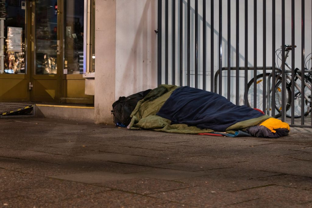Δήμος Αθηναίων: Παίρνει μέτρα για την προστασία των αστέγων από το κρύο
