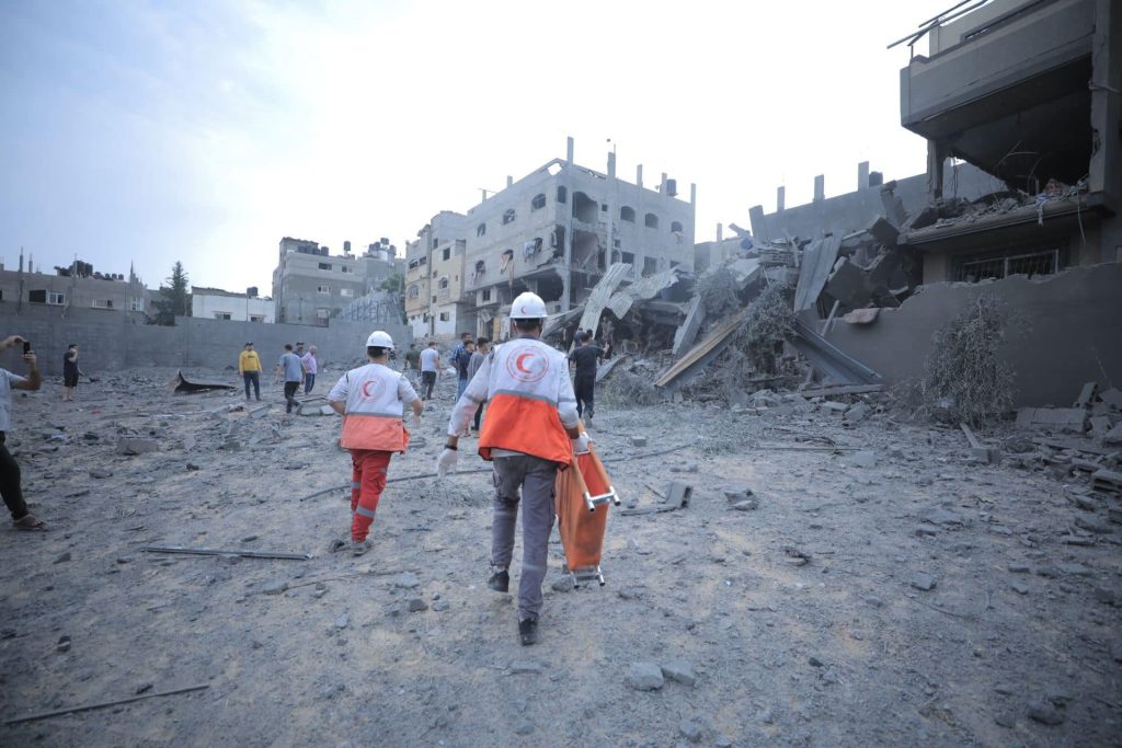 Γάζα: Οι ισραηλινές δυνάμεις βομβαρδίζουν περιοχές γύρω από τα δύο μεγαλύτερα νοσοκομεία της Χαν Γιούνις