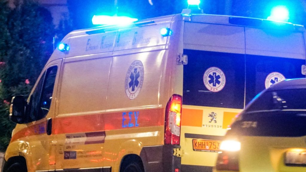 Ηράκλειο: Mηχανή εξετράπη της πορείας της και έπεσε στα βράχια – Στο νοσοκομείο δυο 17χρονοι
