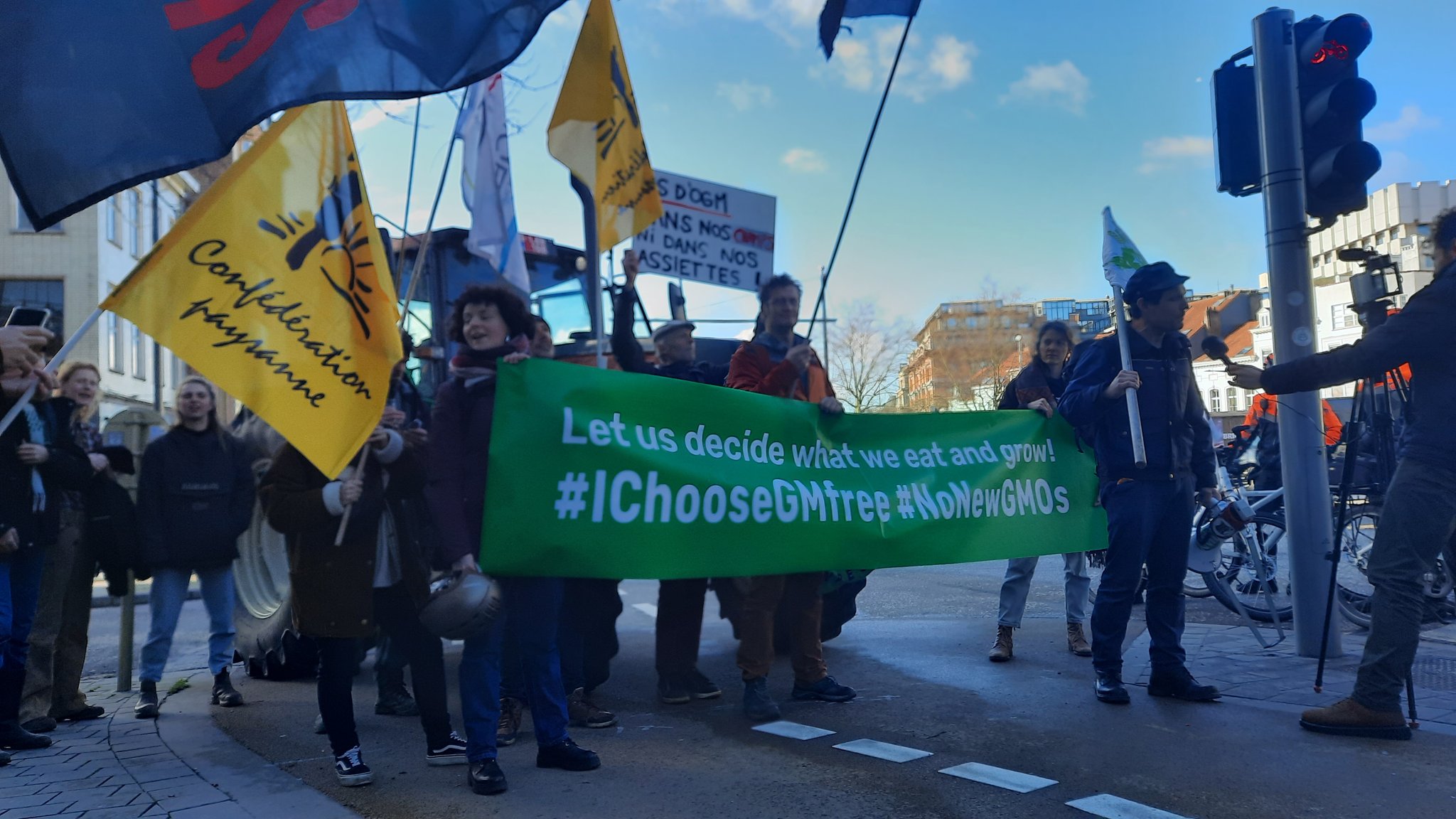 Κινητοποιήσεις αγροτών και στις Βρυξέλλες (βίντεο)