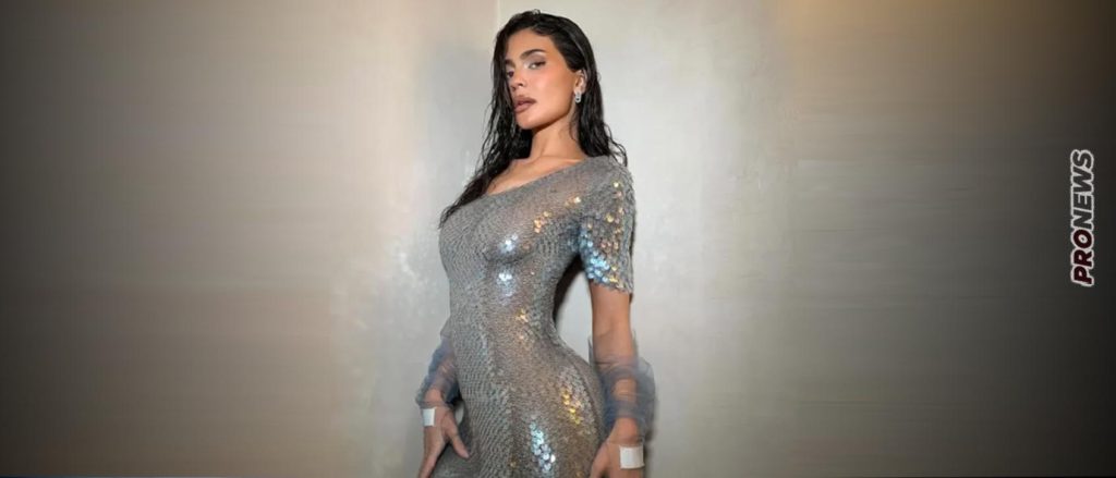 Κάιλι Τζένερ: Με φόρεμα-γοργόνα που διαγράφει τα πάντα απάντησε στα αρνητικά σχόλια για το πρόσωπό της