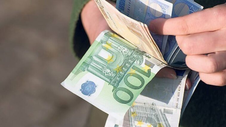 Ποιοι θα δουν χρήματα σήμερα στους λογαριασμούς τους – Συνεχίζονται οι πληρωμές στις συντάξεις