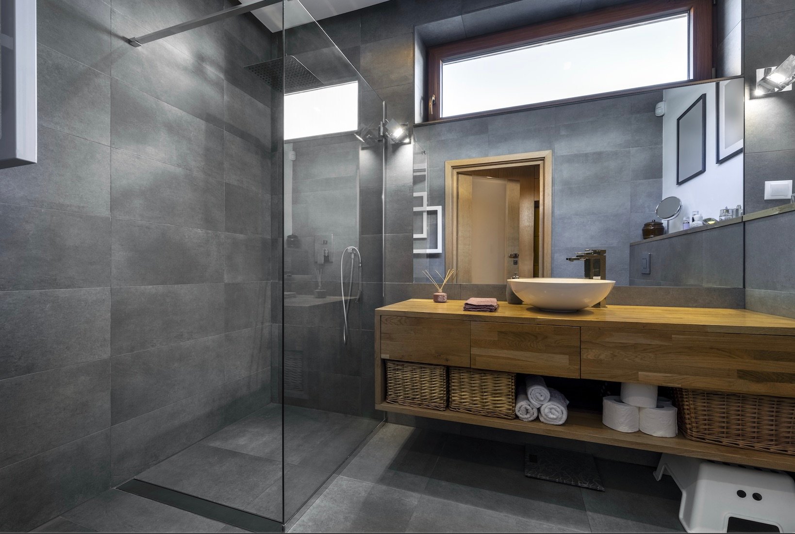 Οι πετσέτες και άλλα πέντε αντικείμενα που δεν πρέπει να αποθηκεύεις στο μπάνιο