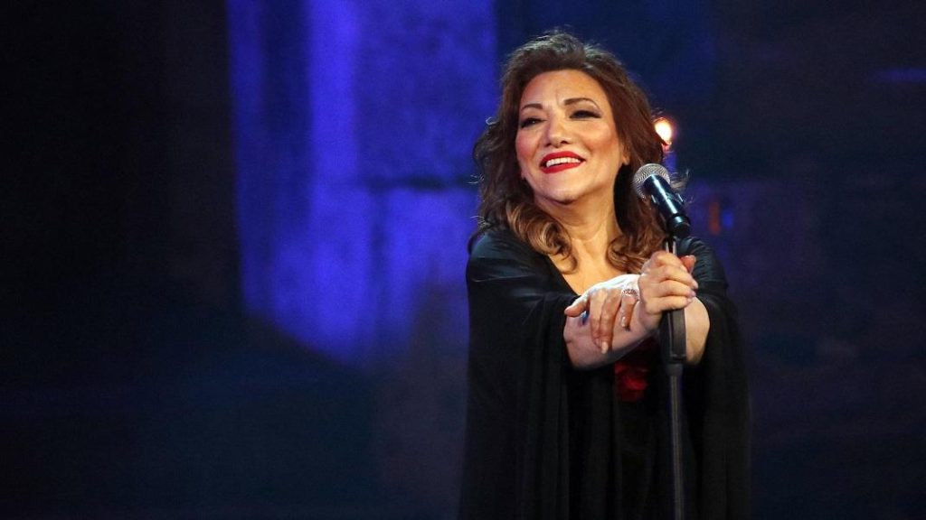 Ε.Βιτάλη: «Βλέπω κάποιες κοπέλες σε πάνελ και αναρωτιέμαι γιατί πήγαν σχολείο, για να κάνουν τις γλάστρες;»