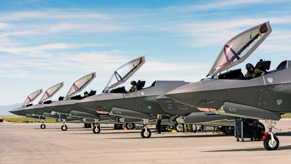 Νέο πακέτο όπλων-«μαμούθ» παραγγέλνει η ισραηλινή αεροπορία: F-15, F-35 και Apache