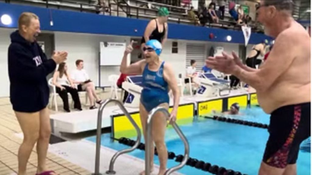 Καναδάς: Μία 99χρονη κατέρριψε τρία παγκόσμια ρεκόρ στην κολύμβηση την ίδια μέρα