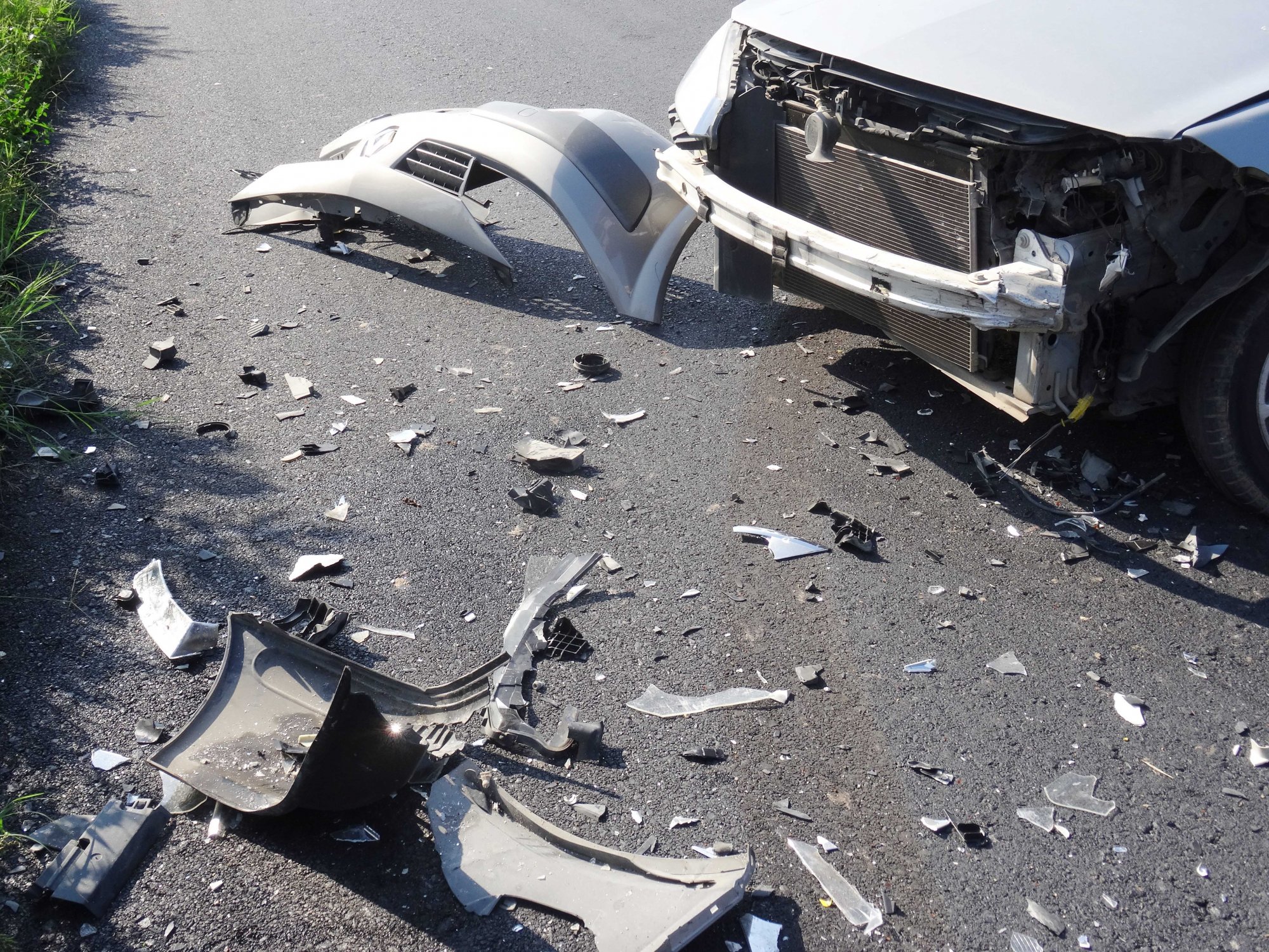 Λαμία: Αυτοκίνητο «καρφώθηκε» σε κολόνα φωτισμού