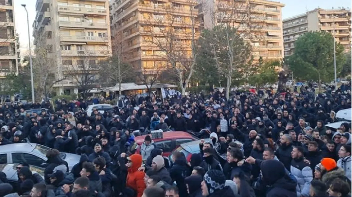 ΠΑΟΚ-Παναθηναϊκός: Στο πλευρό της ομάδας οι οπαδοί του Δικεφάλου – «Χαμός» στην αναχώρηση της αποστολής