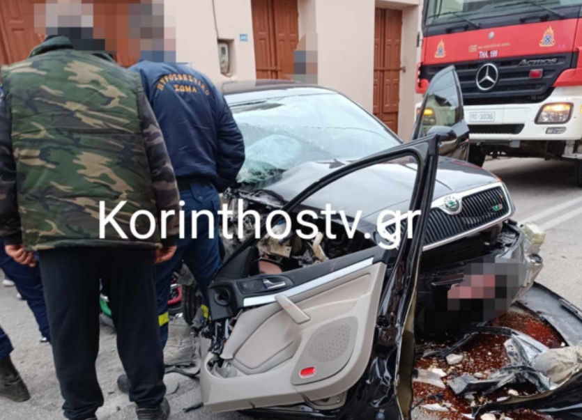 Τροχαίο ατύχημα στο Δερβένι Κορινθίας: Αυτοκίνητο έπεσε σε τοίχο σπιτιού – Δύο τραυματίες (φώτο)