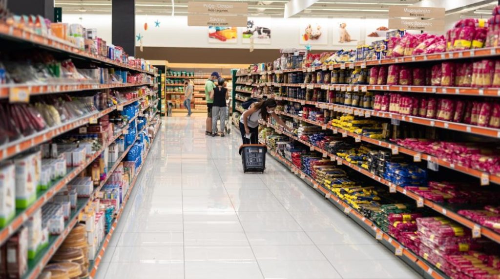 Σούπερ μάρκετ: Πώς θα διαμορφωθούν οι τιμές μετά τον «κόφτη» 30% στις προσφορές – Οι αλλαγές σε 5 κατηγορίες προϊόντων 