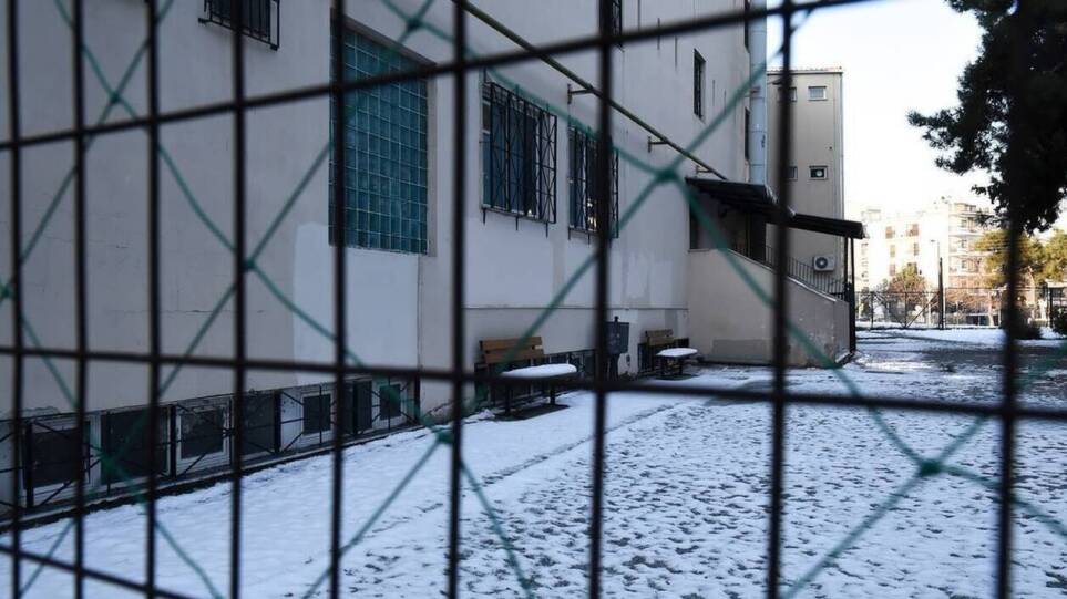 Κακοκαιρία: Ποια σχολεία θα παραμείνουν κλειστά αύριο Δευτέρα 