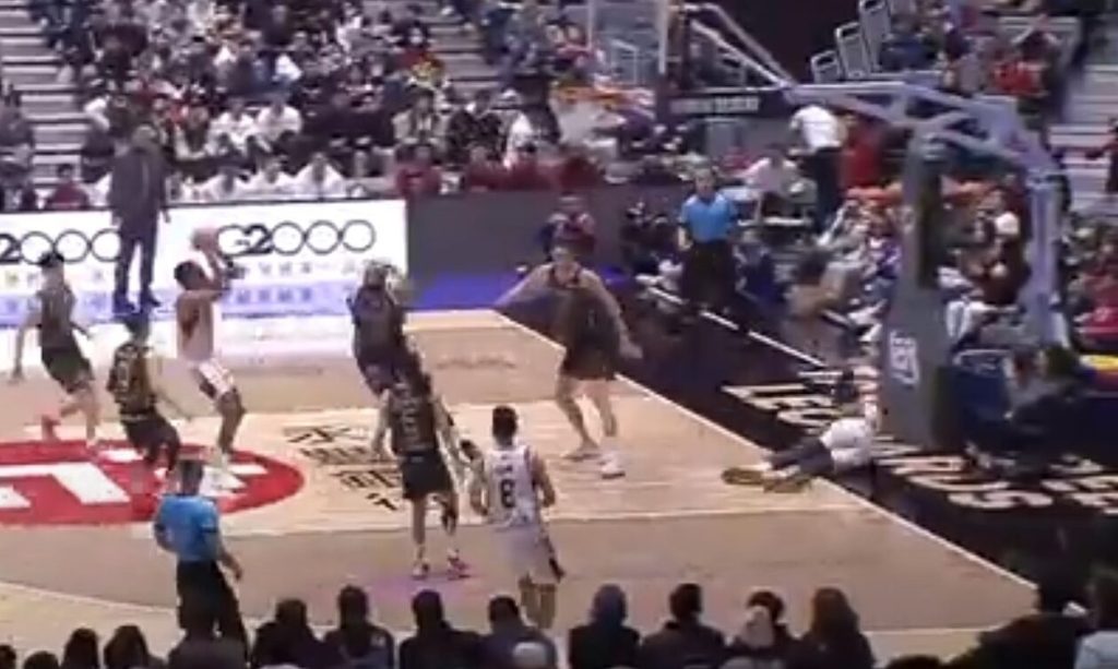 Ταϊβάν: Κατέρρευσε στο παρκέ πρώην παίκτης του Ολυμπιακού – Δείτε βίντεο 