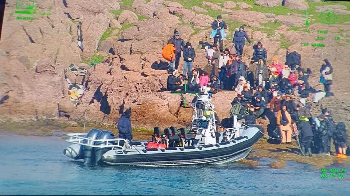 Λέσβος: Απόβαση μουσουλμάνων αλλοδαπών σε βραχονησίδα – Μεταφέρθηκαν  στο λιμένα Μυτιλήνης