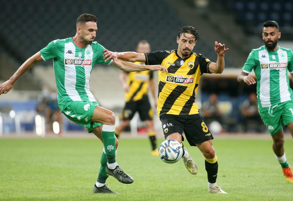 UEFA: Χρηματικά πρόστιμα σε ΑΕΚ και Παναθηναϊκό για τη συμπεριφορά των οπαδών τους