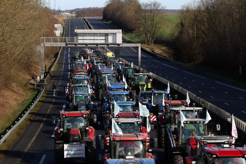 Γαλλία: Νέες κινητοποιήσεις από τους αγρότες – Ετοιμάζονται να μπλοκάρουν εισόδους και εξόδους του Παρισιού