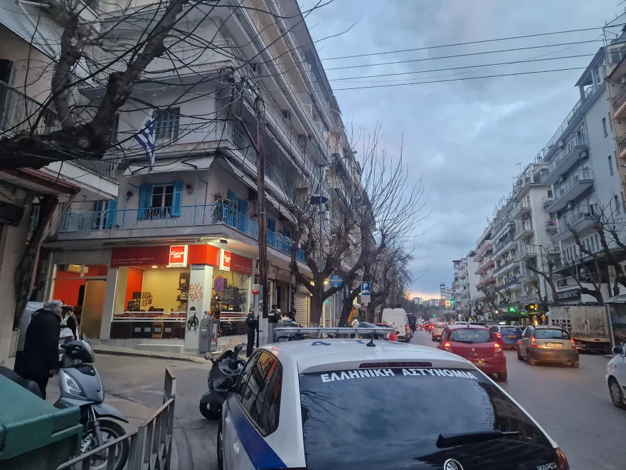 Θεσσαλονίκη: Άνδρας ζούσε επί μέρες σε διαμέρισμα μαζί με τη νεκρή αδελφή του