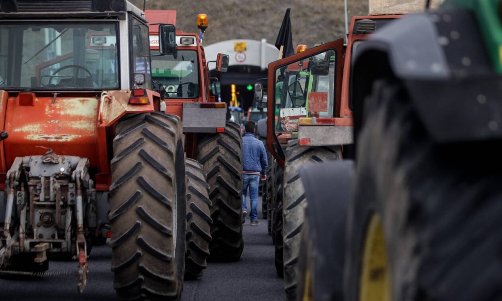 Εορδαία: Μπλόκο αγροτών με τρακτέρ σήμερα στον κόμβο του Φιλώτα