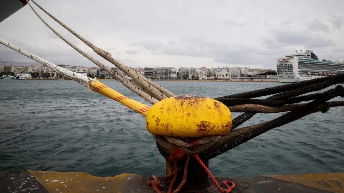 Δεμένα τα πλοία σε Πειραιά, Λαύριο, Ραφήνα λόγω των ανέμων στο Αιγαίο