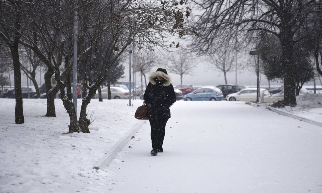 Πού χιονίζει αυτή την στιγμή – Ποια σχολεία δεν θα λειτουργήσουν σήμερα (βίντεο)