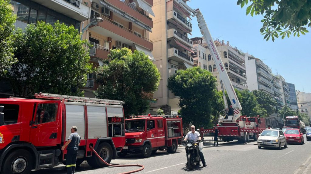 Θεσσαλονίκη: Φωτιά σε διαμέρισμα – Στο νοσοκομείο μια νεαρή γυναίκα