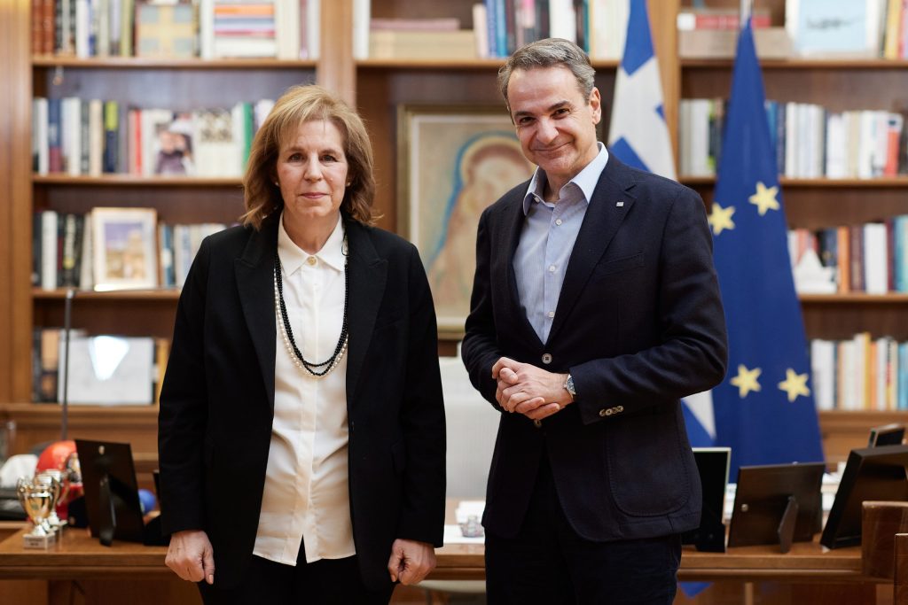 «Μεταγραφή» Ε.Χριστοφιλοπούλου: Ο Κ.Μητσοτάκης επεκτείνει το «ΠΑΣΟΚ» μέσα στη ΝΔ για να «αντικαταστήσει» τους δεξιούς ψηφοφόρους