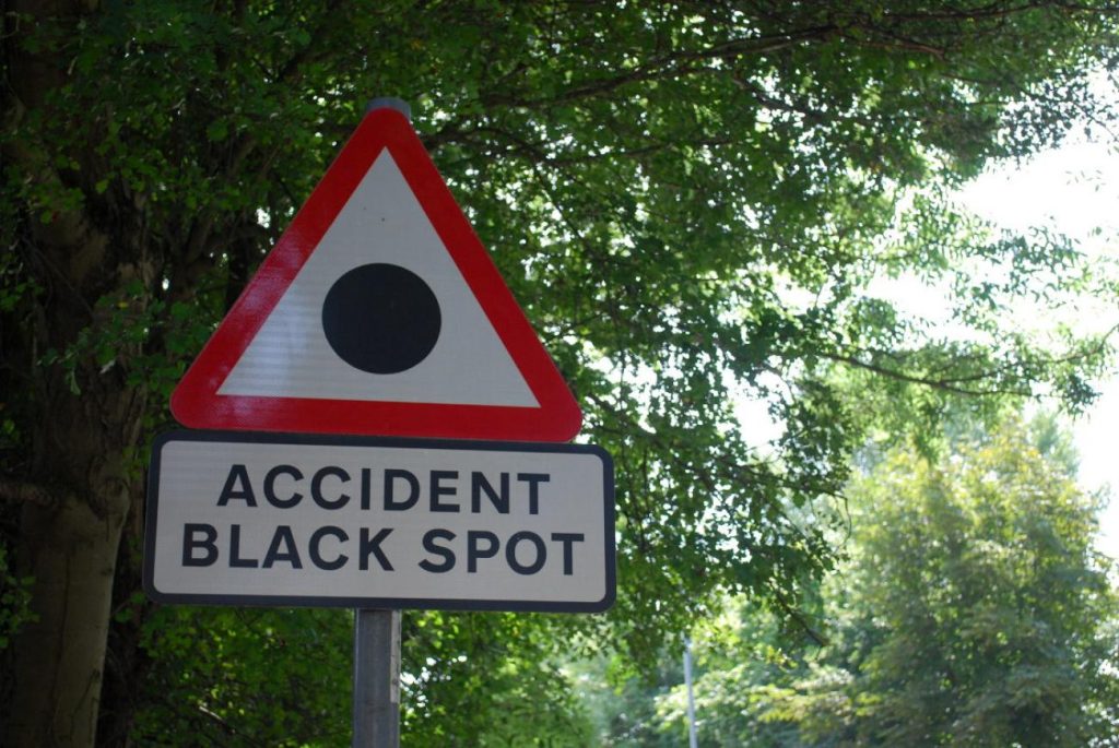 Πού θα συναντήσεις την πινακίδα με τη μαύρη κουκκίδα – Ποια είναι η σημασία της (φώτο)