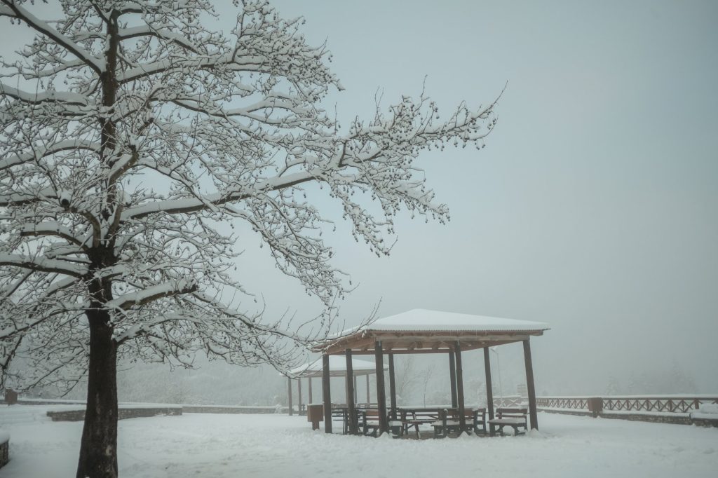 Καιρός αύριο: Καταιγίδες στην Αττική – Χιονοπτώσεις στα ορεινά της Κρήτης
