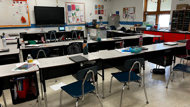 Bίντεο: Έφηβος χτυπάει στο κεφάλι συμμαθητή του με την καρέκλα!