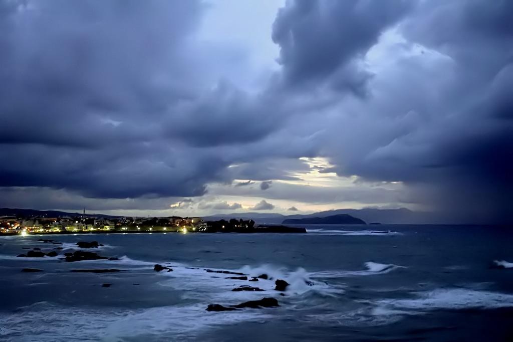 Κακοκαιρία «Αvgi»: «Βούλιαξαν» από τις βροχές τα Χανιά – Τα στοιχεία του meteo 