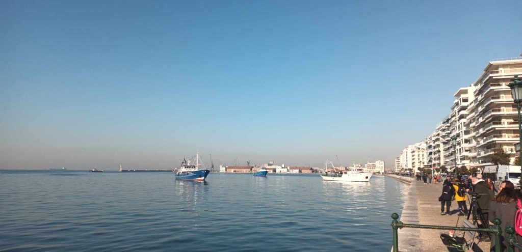 Θεσσαλονίκη: Στον πλευρό των αγροτών και οι αλιείς – «Σήμερα δεν ψαρεύουμε» (βίντεο)