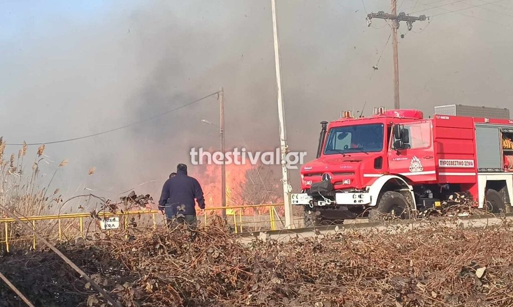 Ξέσπασε φωτιά στη Θεσσαλονίκη – Στο σημείο έσπευσε η Πυροσβεστική 