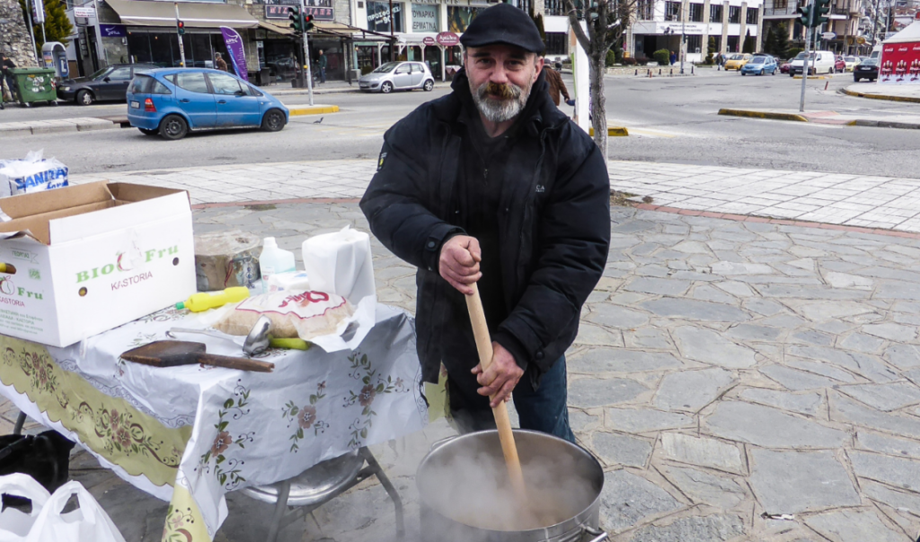 Κ.Πολυχρονόπουλος: «Δεν ξέραμε πού κατέληγαν οι δωρεές και τα ρούχα» λένε πρώην εθελοντές 