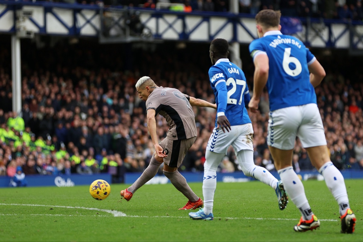 Ισόπαλος με 2-2 έληξε ο αγώνας Έβερτον – Τότεναμ