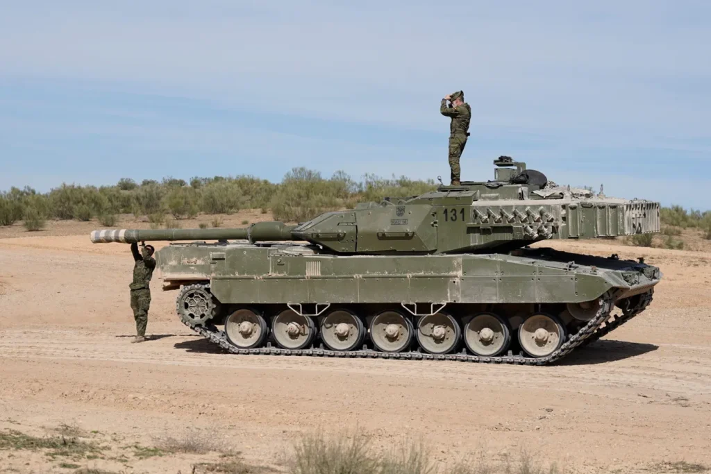 Ανώτερος Ρώσος στρατιωτικός αποκάλυψε γιατί τα Leopard 2 παγιδεύονται στις λάσπες της Ουκρανίας ενώ τα T-80BVM όχι