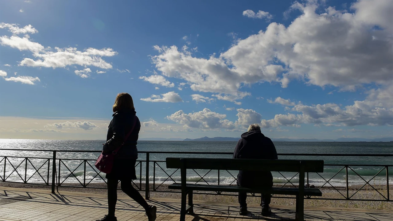 Καιρός: Ανεβαίνει η θερμοκρασία αύριο – Στους 17°C ο υδράργυρος