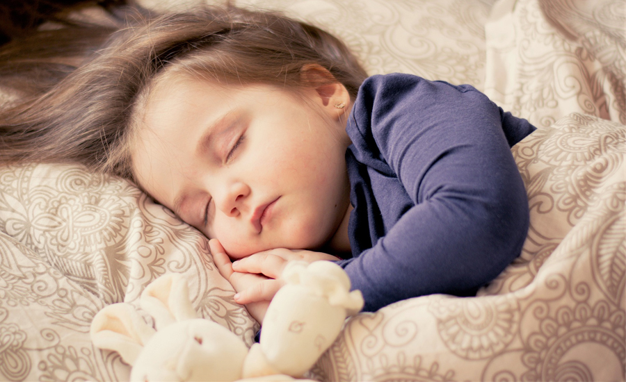 Πώς θα καταλάβετε αν το παιδί σας πάσχει από γενετική προδιάθεση στον φτωχό ύπνο