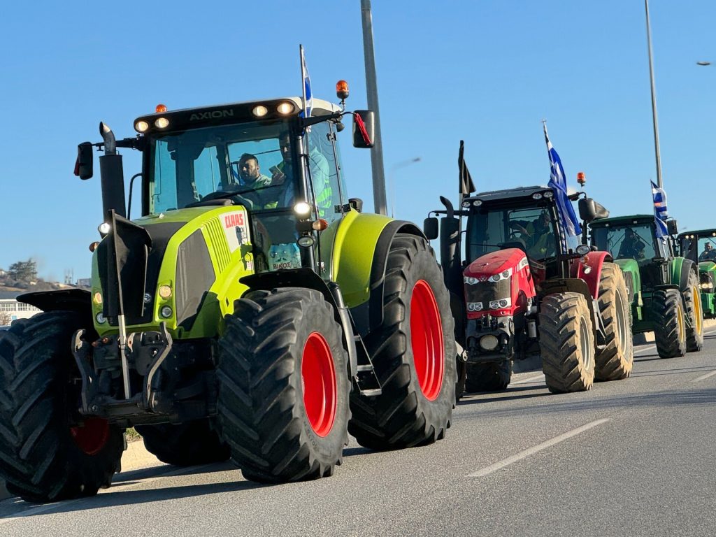 Χαλκιδική: Οι αγρότες συνεχίζουν τις κινητοποιήσεις – Κλείνουν μέχρι τις 8 το βράδυ την ΕΟ Ν.Μουδανίων-Θεσσαλονίκης