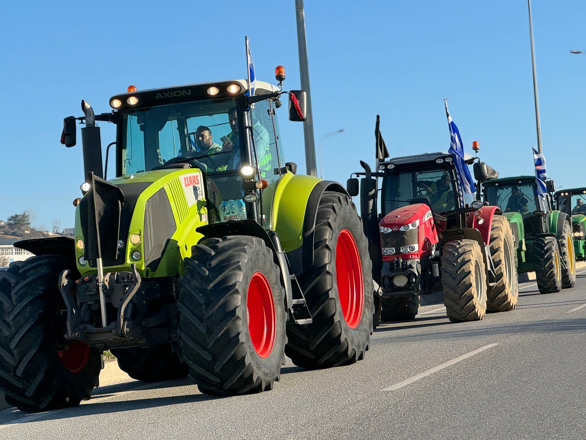 Χαλκιδική: Οι αγρότες συνεχίζουν τις κινητοποιήσεις – Κλείνουν μέχρι τις 8 το βράδυ την ΕΟ Ν.Μουδανίων-Θεσσαλονίκης