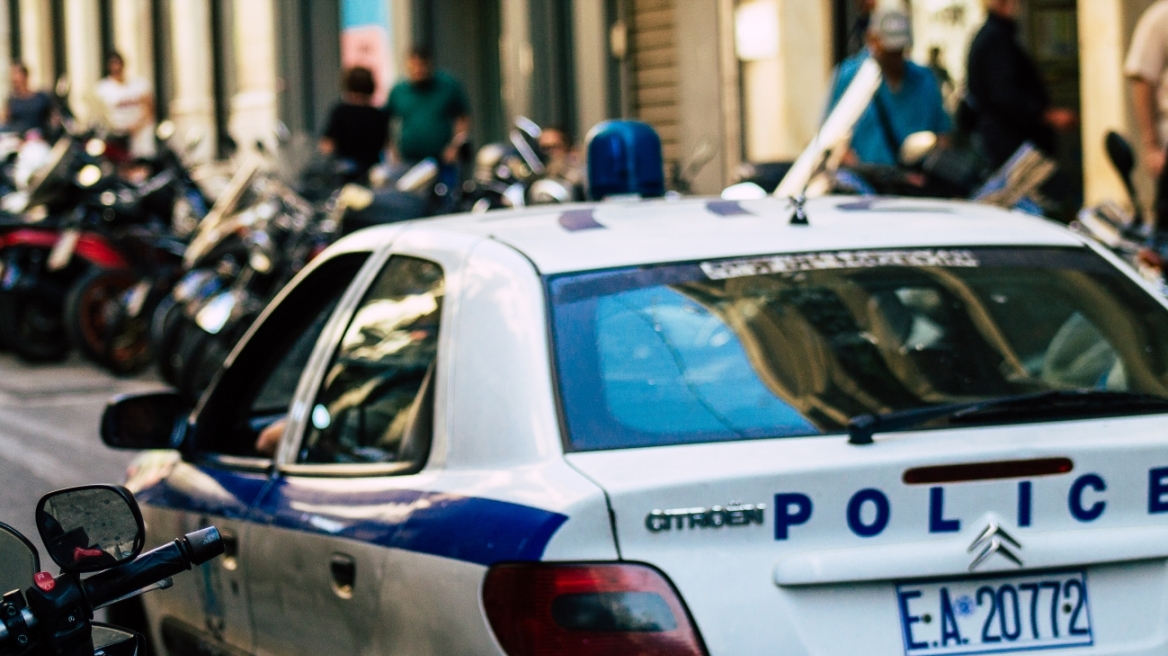 Αστυνομική επιχείρηση στη Δυτική Αττική κατά της εγκληματικότητας – Βρέθηκαν όπλα, φυσίγγια και κλεμμένη μηχανή