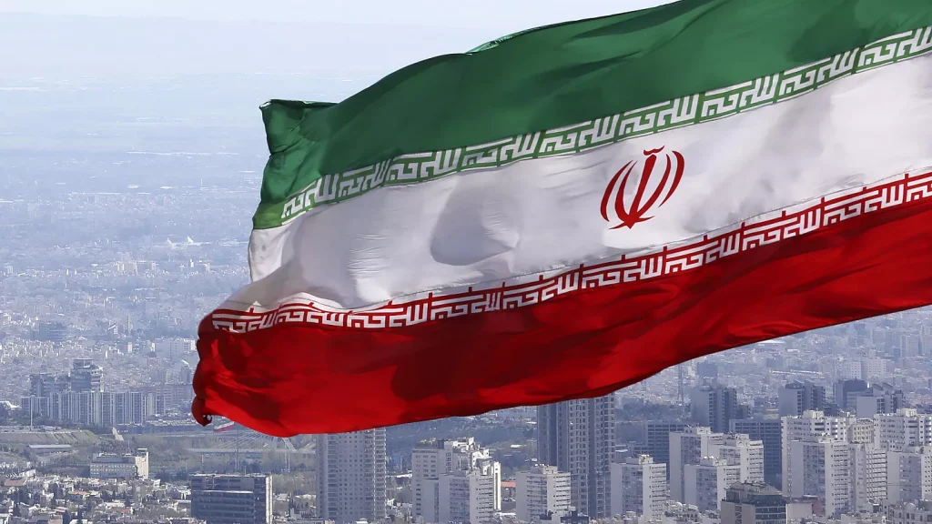 «Βόμβα» από FT: «Το Ιράν χρησιμοποίησε δύο βρετανικούς τραπεζικούς κολοσσούς για να παρακάμψει τις κυρώσεις»