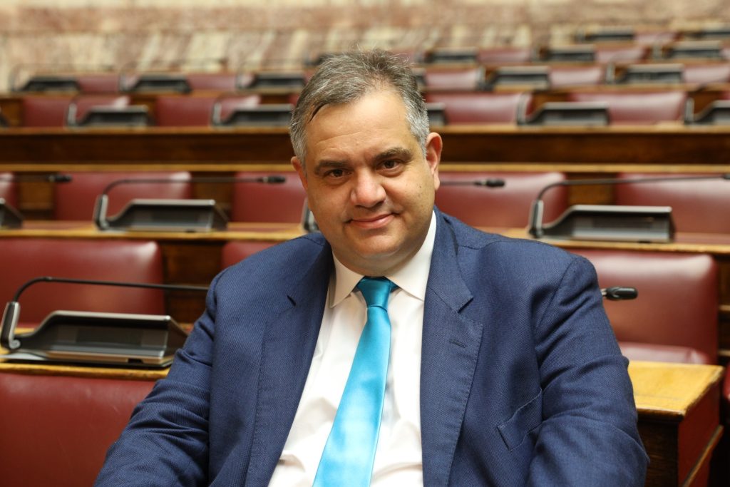 Β.Σπανάκης για έκρηξη βόμβας: «Οι ζημιές στο υπουργείο ήταν εκτεταμένες – Η συντήρησή του πληρώνεται από τον Έλληνα φορολογούμενο»