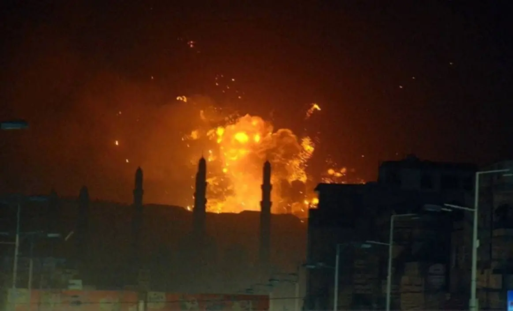Νέες αμερικανικές αεροπορικές επιδρομές κατά των Χούθι στο λιμάνι Χοντέιντα της Υεμένης