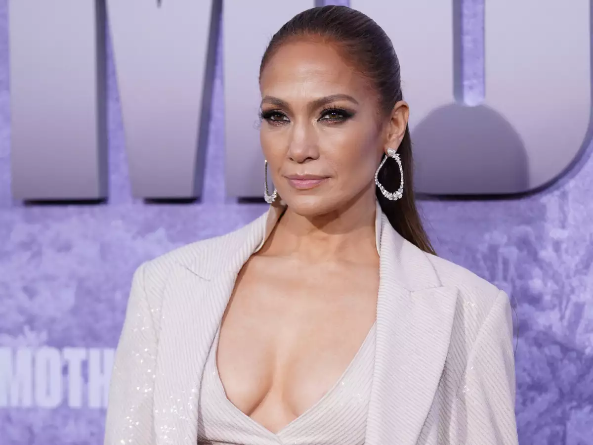 Τ.Λόπεζ: Ξεκόλλησε η τρέσα από τα μαλλιά της και έγινε viral (βίντεο) 