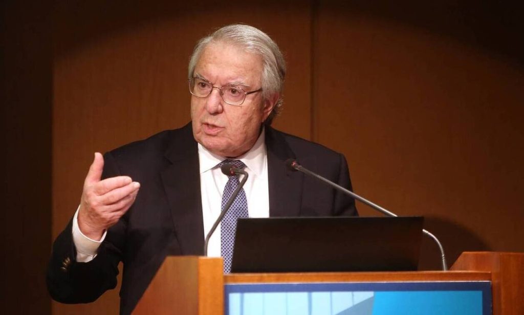 Γ.Μπαμπινιώτης: «Προτείνω εισαγωγή στα ελληνικά πανεπιστήμια με το απολυτήριο Λυκείου»