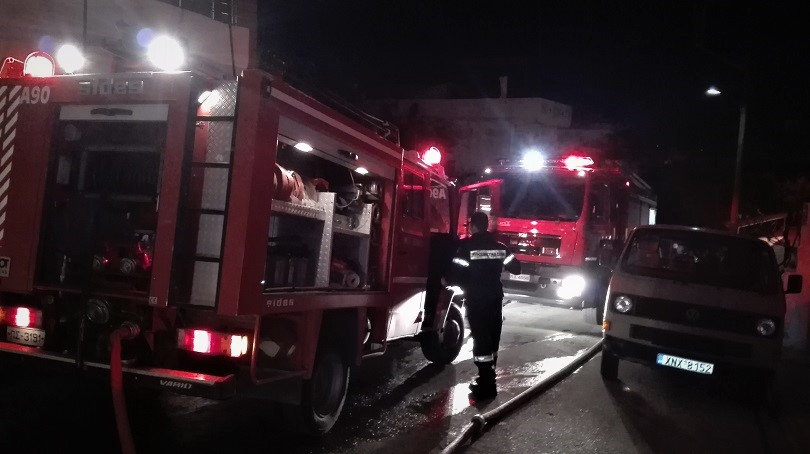 Στις φλόγες τυλίχτηκε λεωφορείο στη Λεωφόρο Βουλιαγμένης